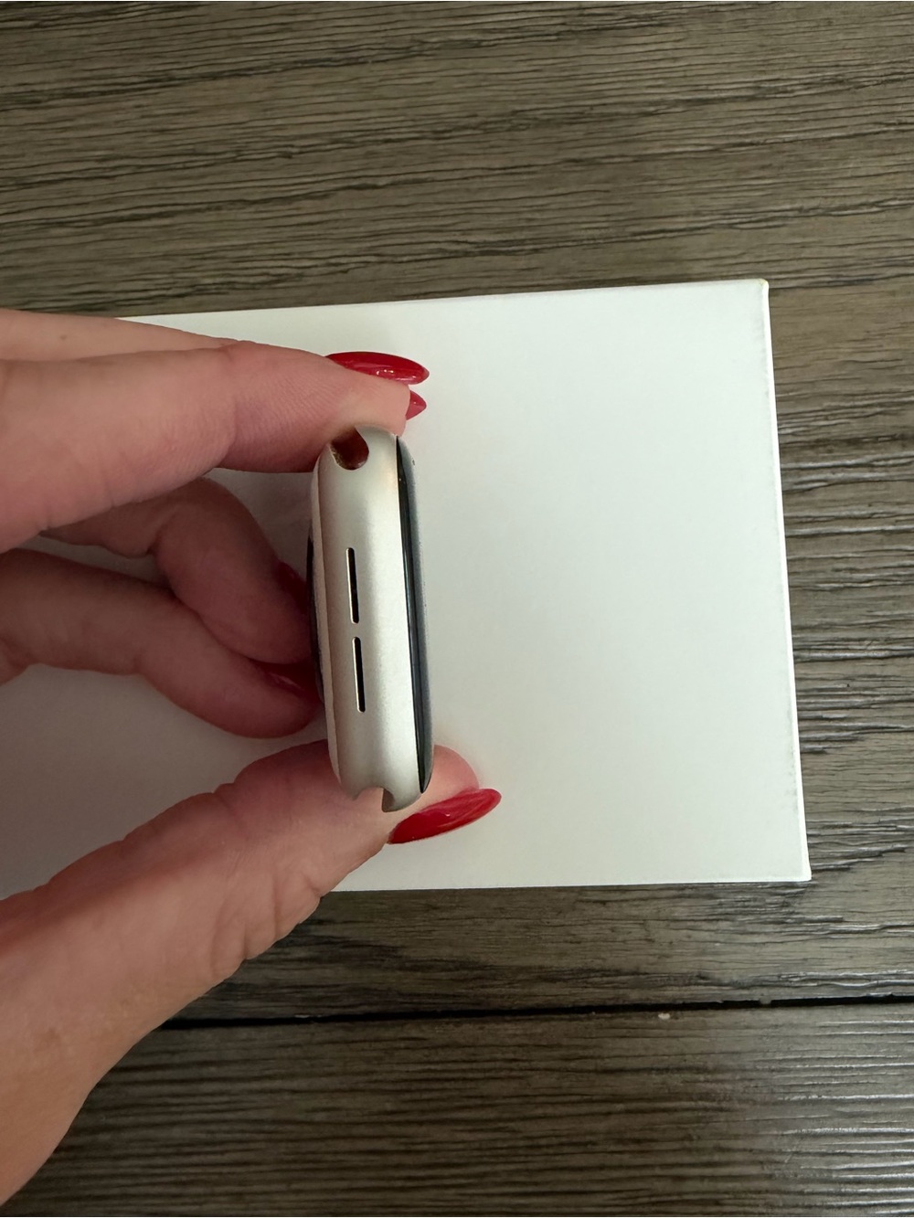 Apple Watch SE3 - Picture 2 of 5